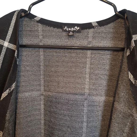 Fig & Blu Women's Black Plaid Cardigan Size XL - Picture 2 of 5